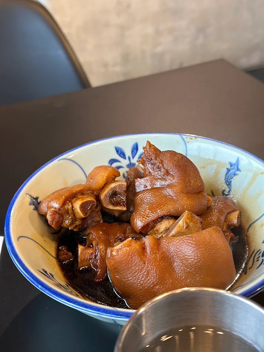braised pig feet 6pcs 黑糖炆豬手6件